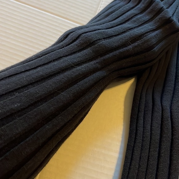 Vanheusen-size M-black long sleeve turtleneck sweater. 100% cotton. Ribbed. - Picture 7 of 9
